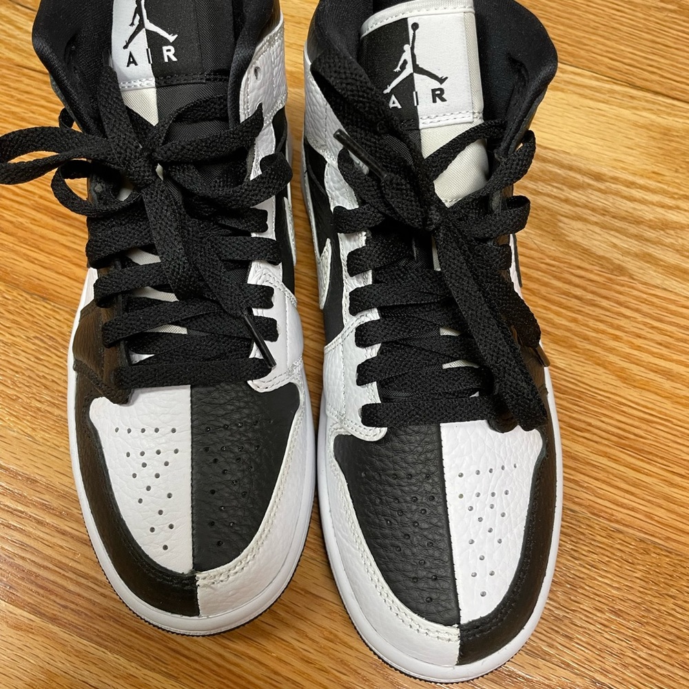 Women’s Nike air Jordan mid size 6.5